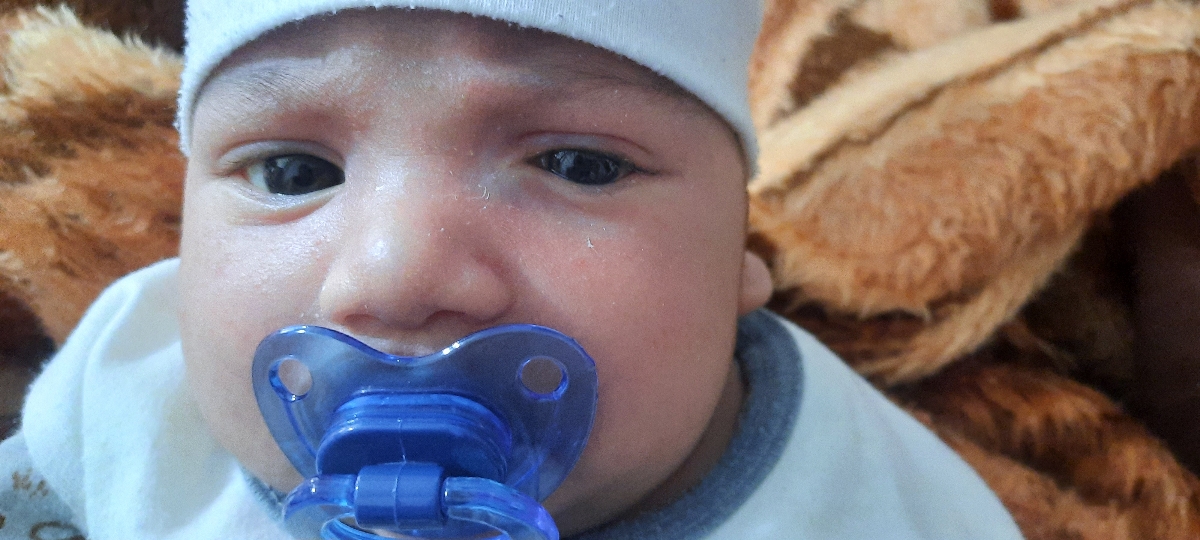 ببینید خانم دکتر کاملا مشخصه گوشه چشمش ببینید خانم دکتر کاملا مشخصه گوشه چشمش