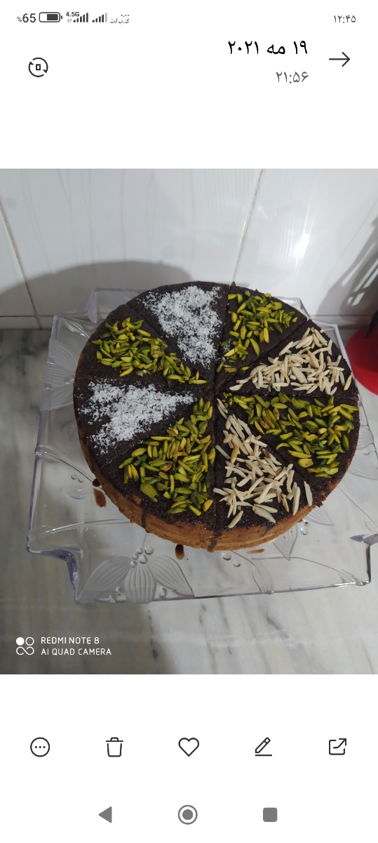 کیک خانگی شکلاتی با تزینات