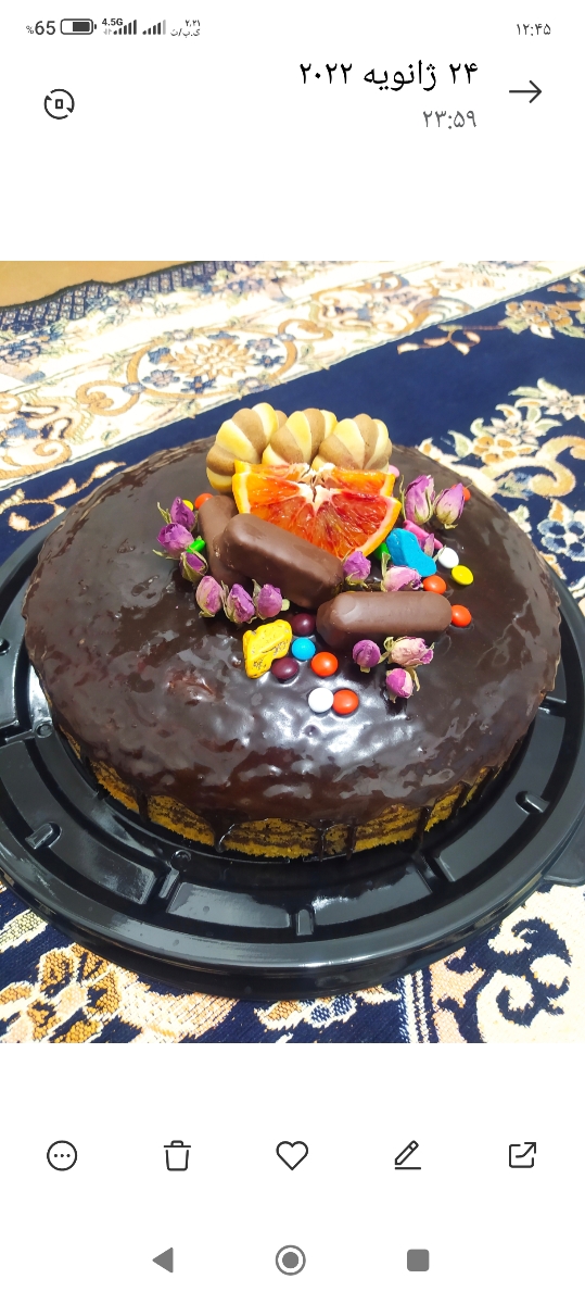 کیک خانگی شکلاتی با تزینات