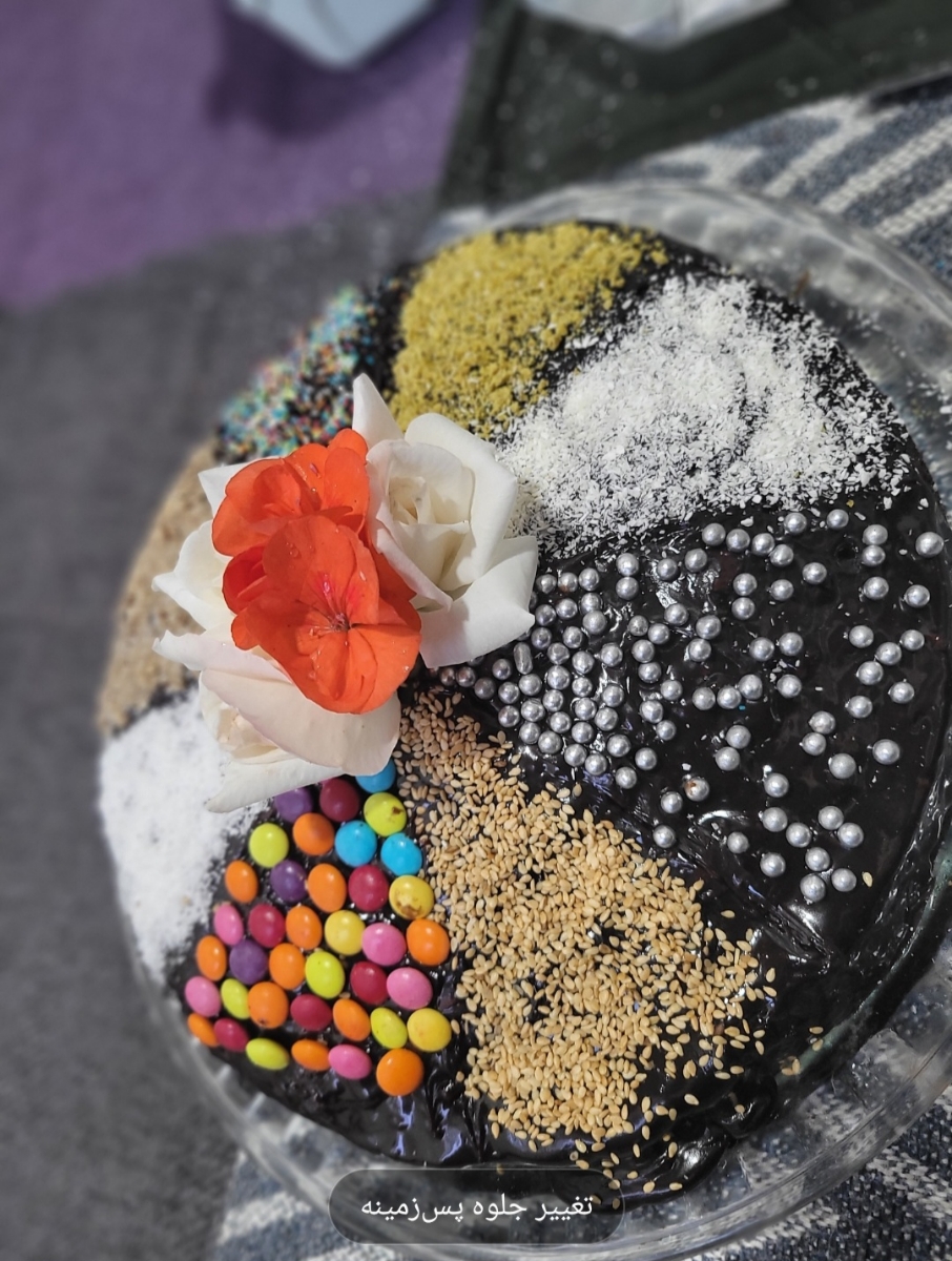 کیک خانگی شکلاتی با تزینات