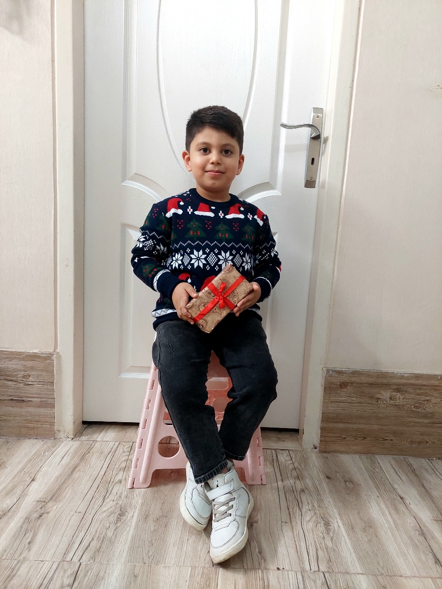 خانما برنامه ای از هوش مصنوعی هست که دوتا عکس رو با هم ترکیب کنه؟