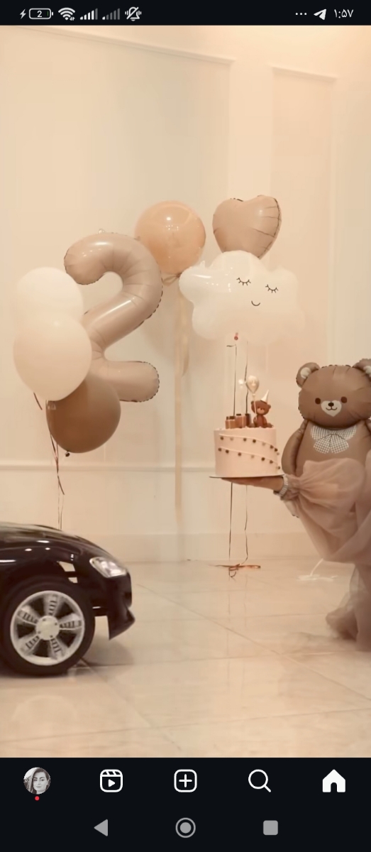 بادکنکاشم اینجوری براش گرفتم 