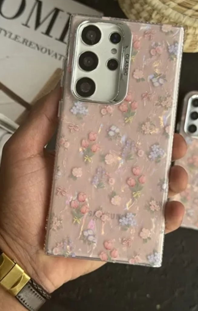 خانما بین این دوتا رنگ کاور گوشی لایک کنید😘