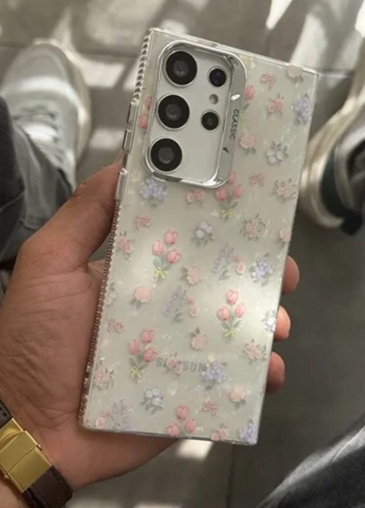 خانما بین این دوتا رنگ کاور گوشی لایک کنید😘