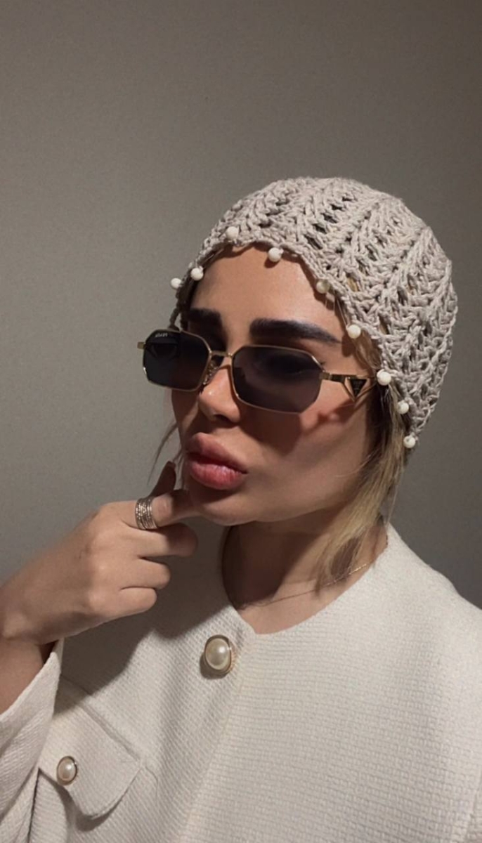 مرواریدی
روی سر خواهر شوهره ابجیم مرواریدی
روی سر خواهر شوهره ابجیم