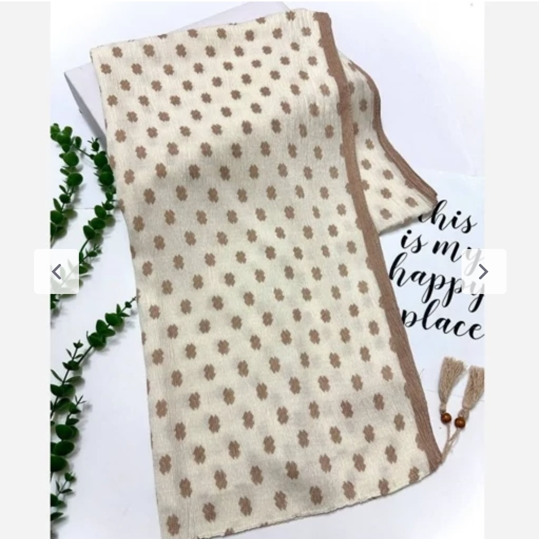 خانوما کدوم طرح این شال برشکا و پلیسه قشنگتره لایک کنید😘