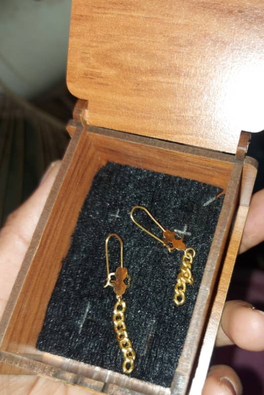 دوستان وخِبرِه گان در تشخیص طلا