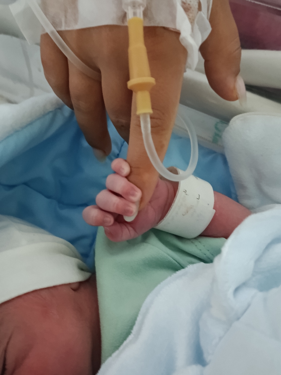 پسرم ب همتون سلام می‌کنه 😄👋🏻