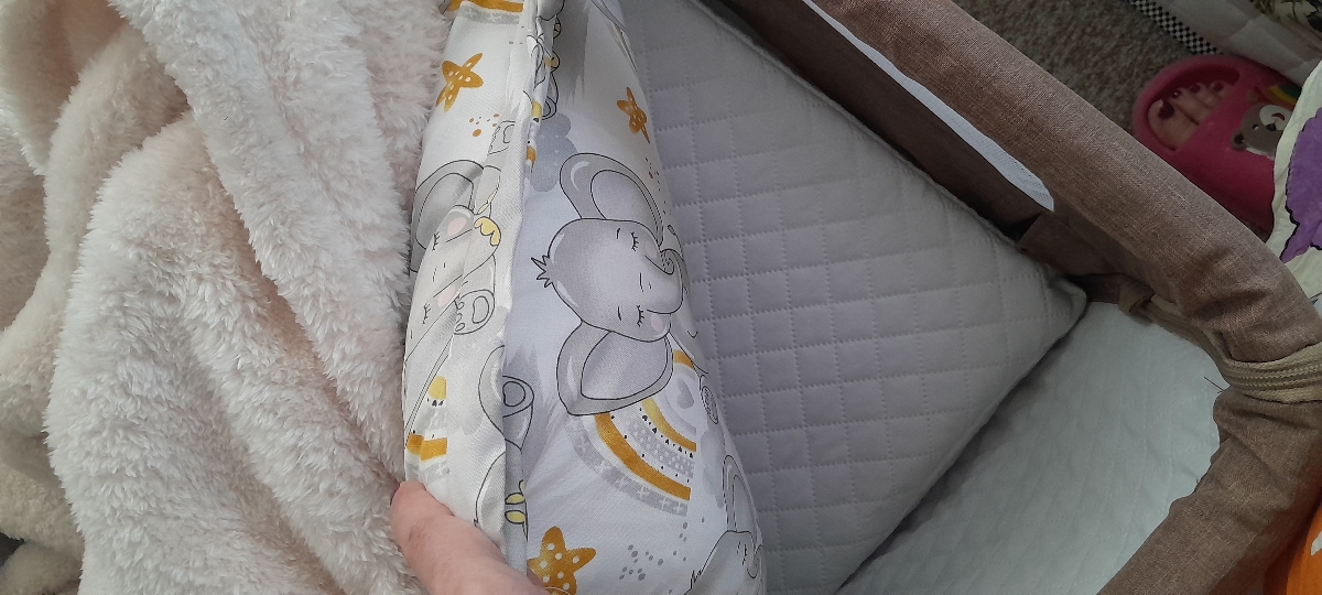 مامانا ی سوال نوزاد جایی ک میخوابه باید سفت یا نرم باشه؟؟؟