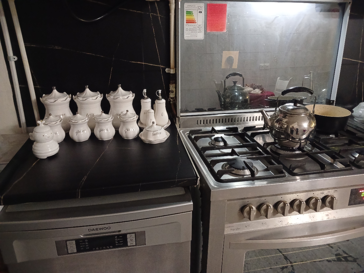 سلام خانمای باسلیقه بیاین پیشنهاد بدین روی کابینت ها رو چی بزارم