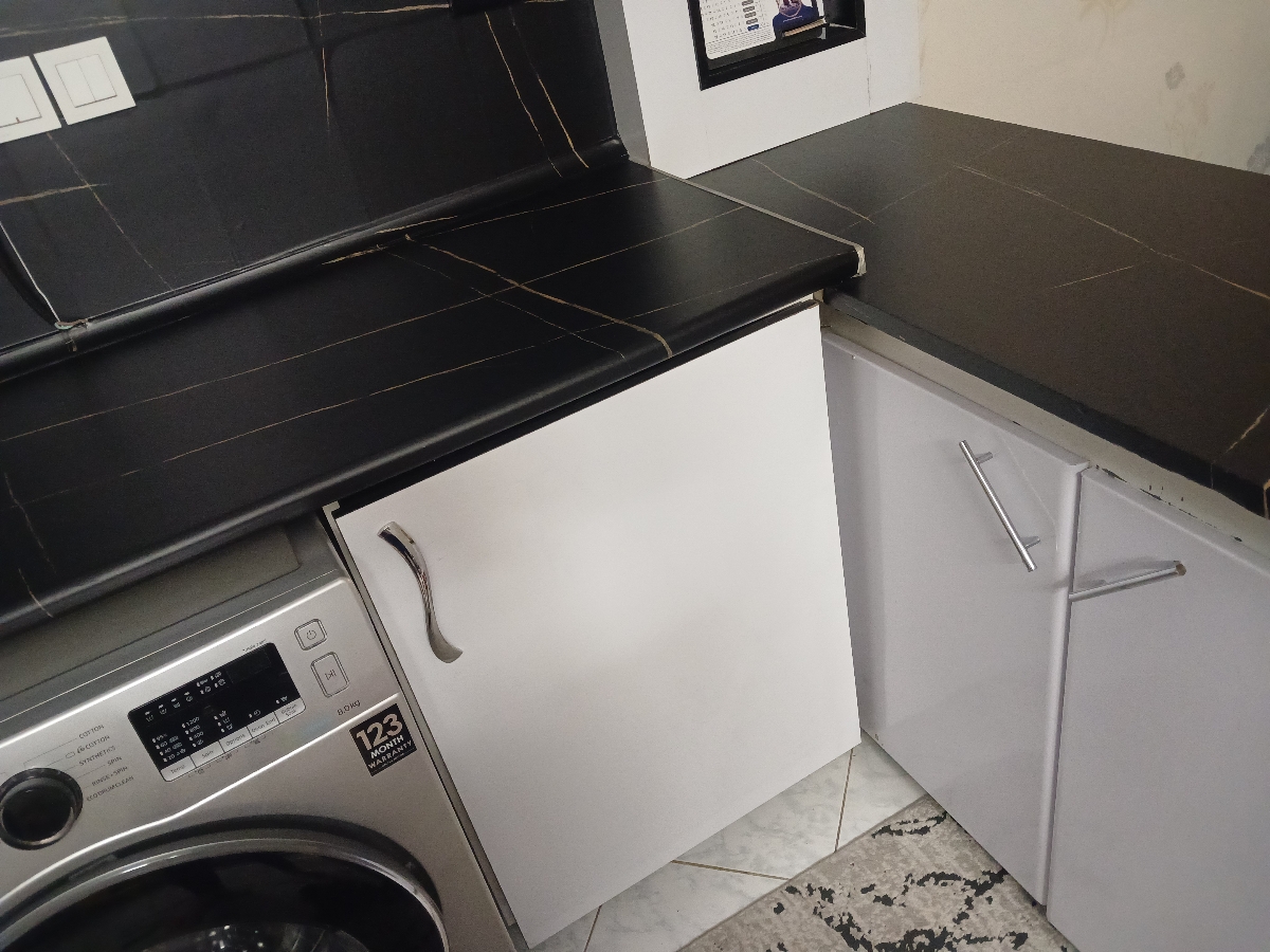 سلام خانمای باسلیقه بیاین پیشنهاد بدین روی کابینت ها رو چی بزارم