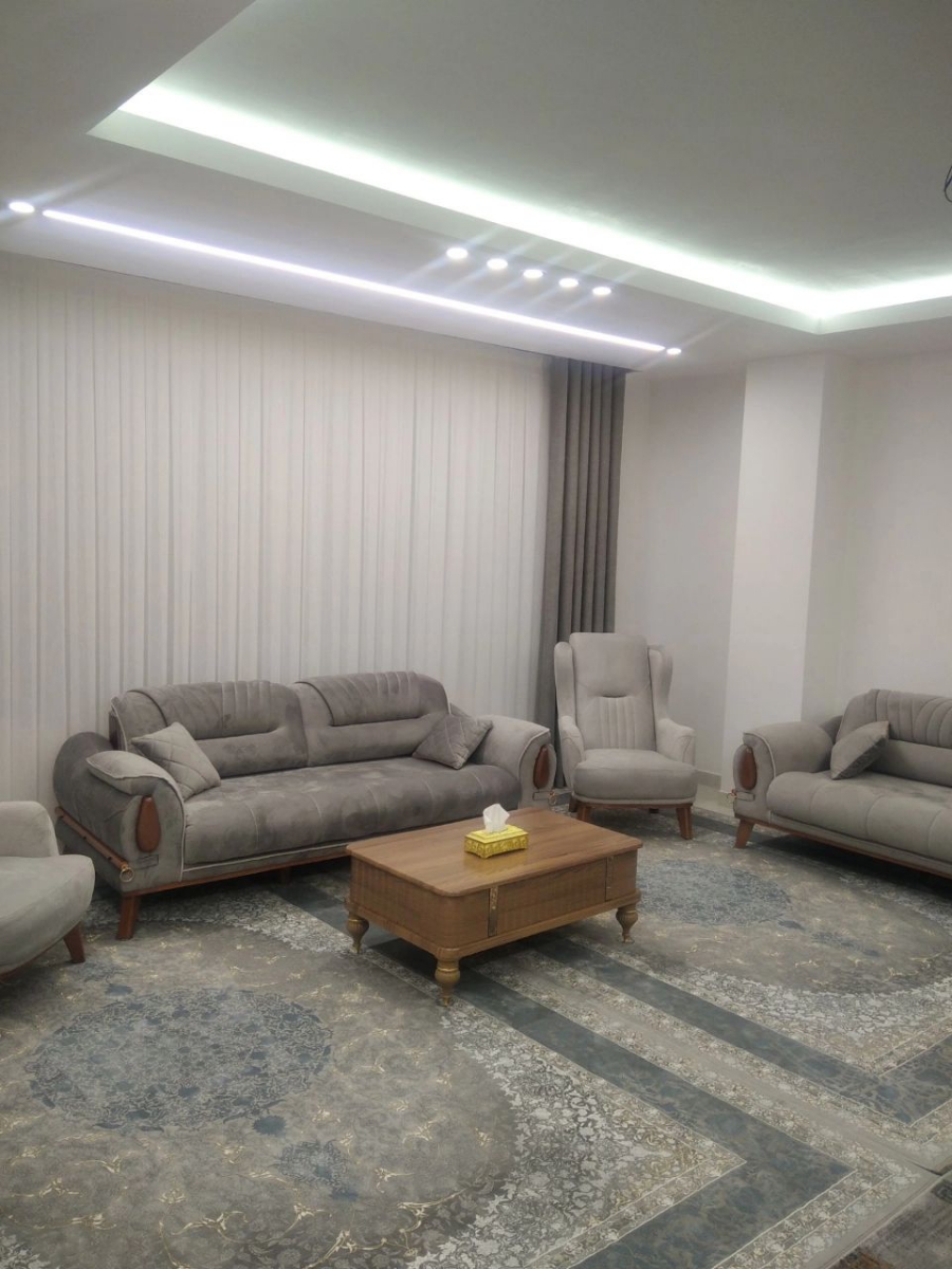 سلام دوستای گلم پرده الان چی مده ؟بنظرتون درب سالن رو چ‌پرده ای بزنیم ک قشنگ بشه