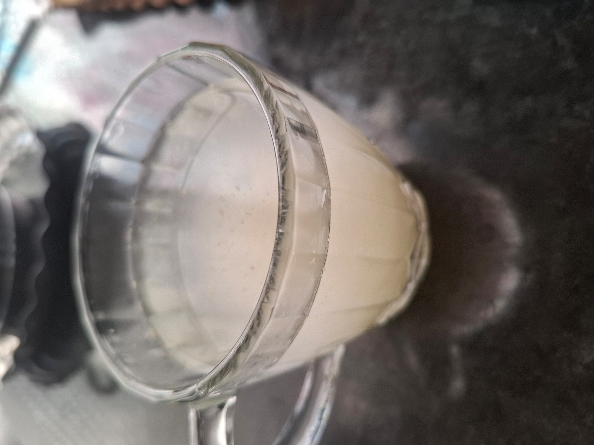 روزمو با یه لیوان اب ولرم شروع میکنم