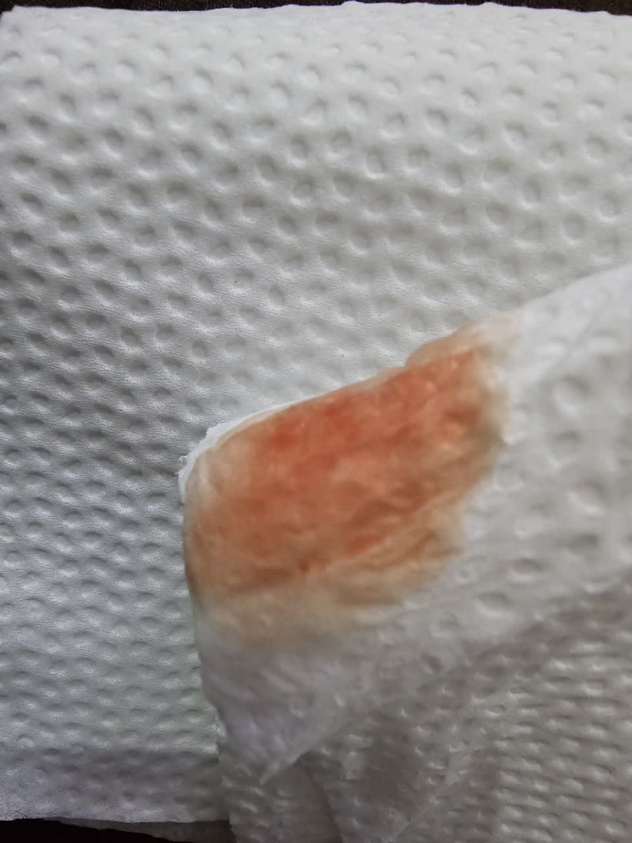 از این قرمز تره وقتی میذارم رو دهانه واژنم از این قرمز تره وقتی میذارم رو دهانه واژنم