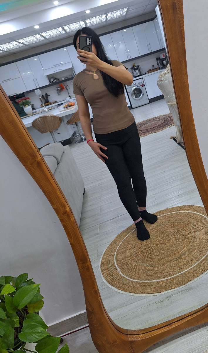 من الان اینم
ولی دوست دارم ۶۵ بشم🥲
از آرزوهامه🥲