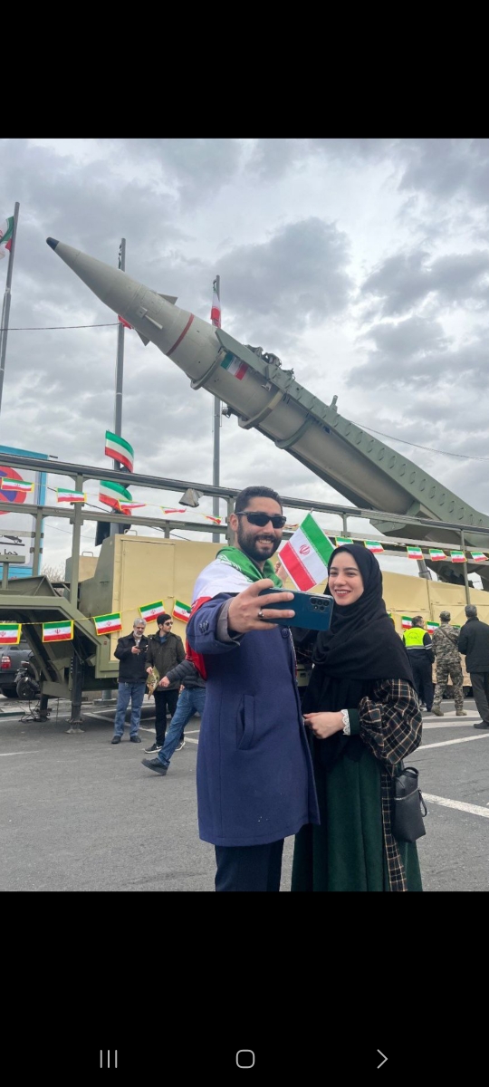 بچها این عکس امروزه.
پالتو مرده رو ببینید.زنونست یا من حس میکنم؟🤔🤔