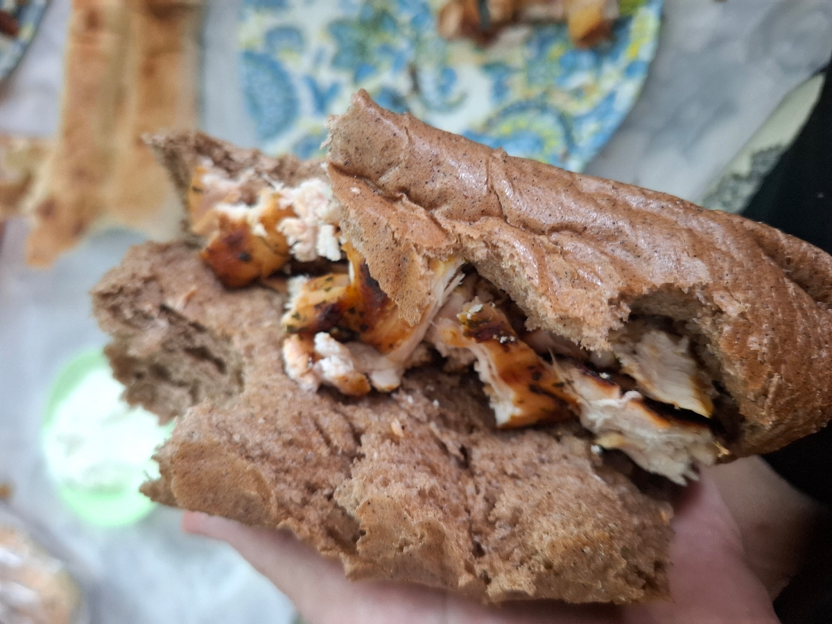 ناهارم مرغ گریل با نون ساندویچی رژیمی 