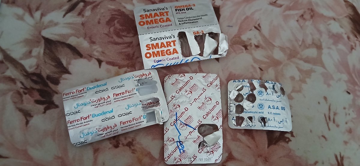 کلسیم و اهن و امگا یکروز در میان میخورم ویتامین د۳هم دیگ تمام شد و گفتن کلسیم رو همچنان یکروز در میان بخورم کلسیم و اهن و امگا یکروز در میان میخورم ویتامین د۳هم دیگ تمام شد و گفتن کلسیم رو همچنان یکروز در میان بخورم
