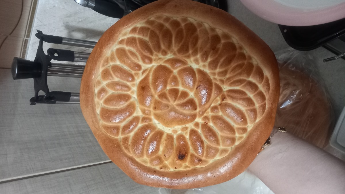 بانو ببین خمیر این نون هاست
ما میگیم نون روغنی بانو ببین خمیر این نون هاست
ما میگیم نون روغنی
