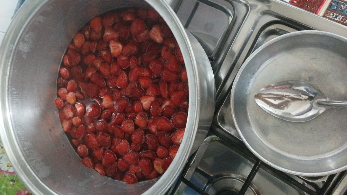 مربا توت فرنگی 