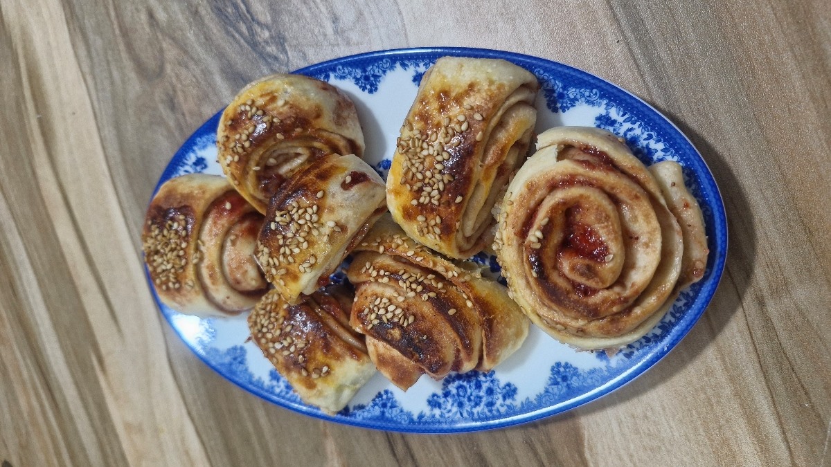 اینم مال من ...وسطش مارمالاد توت فرنگیه اینم مال من ...وسطش مارمالاد توت فرنگیه