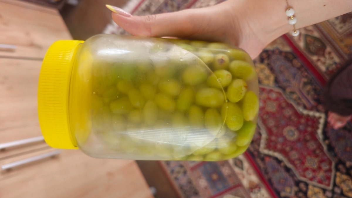 ترشی غوره انداختم😋نصفشو خوردم همین امروز ترشی غوره انداختم😋نصفشو خوردم همین امروز