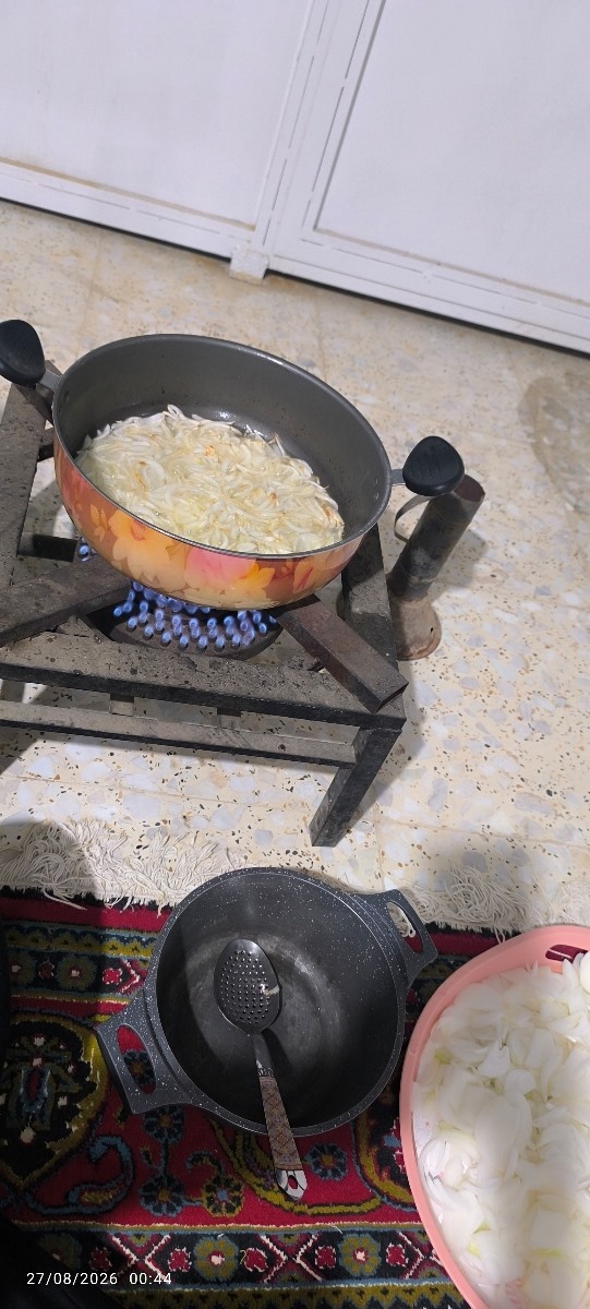 ازدست بچها الان مجبورم همه کارای روز بعدم رو بکنم مطمعن باش همه لحظه های سخت و شیرین بچه داری به زودی نصیبت میشه امیدت به خدا باشه 