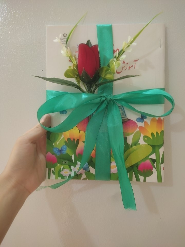 امروز جشن قران هست 😶
زمان ما فقط دهه فجر و22بهمن جشن میگرفتن 😓  